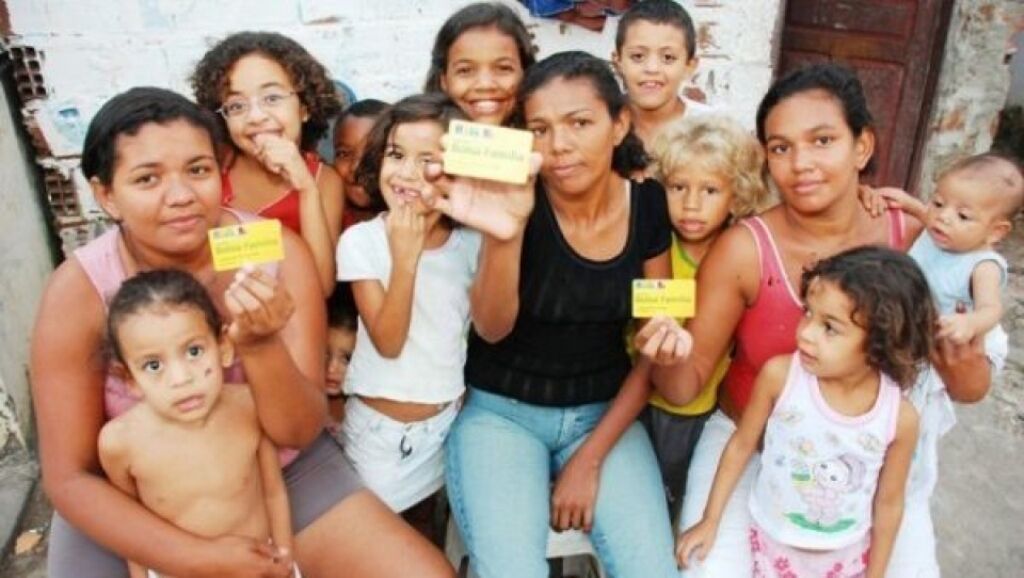 Participantes do Bolsa Família já podem sacar o benefício do mês de abril