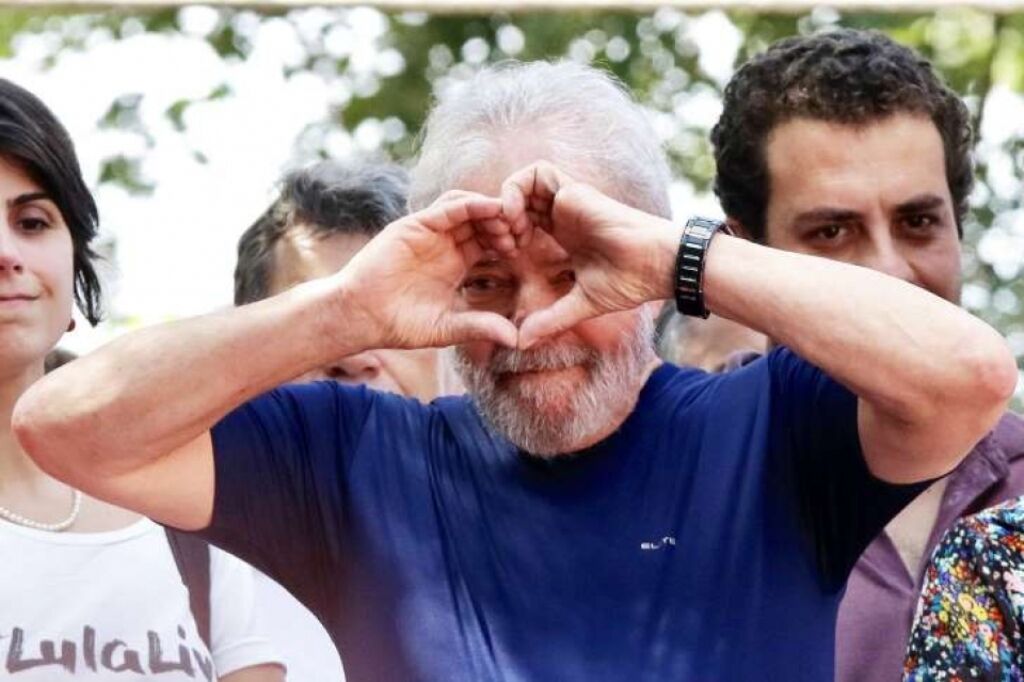 AGORA Lula deve se entregar hoje à PF; siga em tempo real   Lula convoca militância para queimar pneus e fazer ocupações