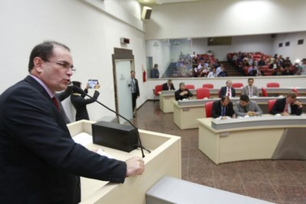 ALE empossa Daniel Pereira no cargo de governador na tarde desta sexta-feira