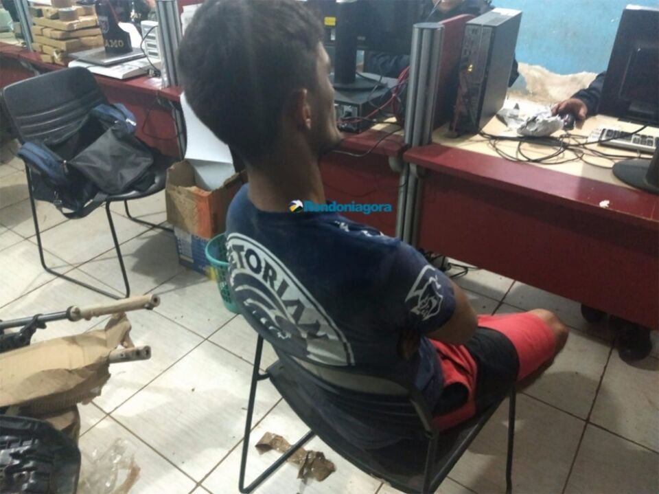 Após queda do telhado durante tentativa de furto, homem pede socorro e acaba preso