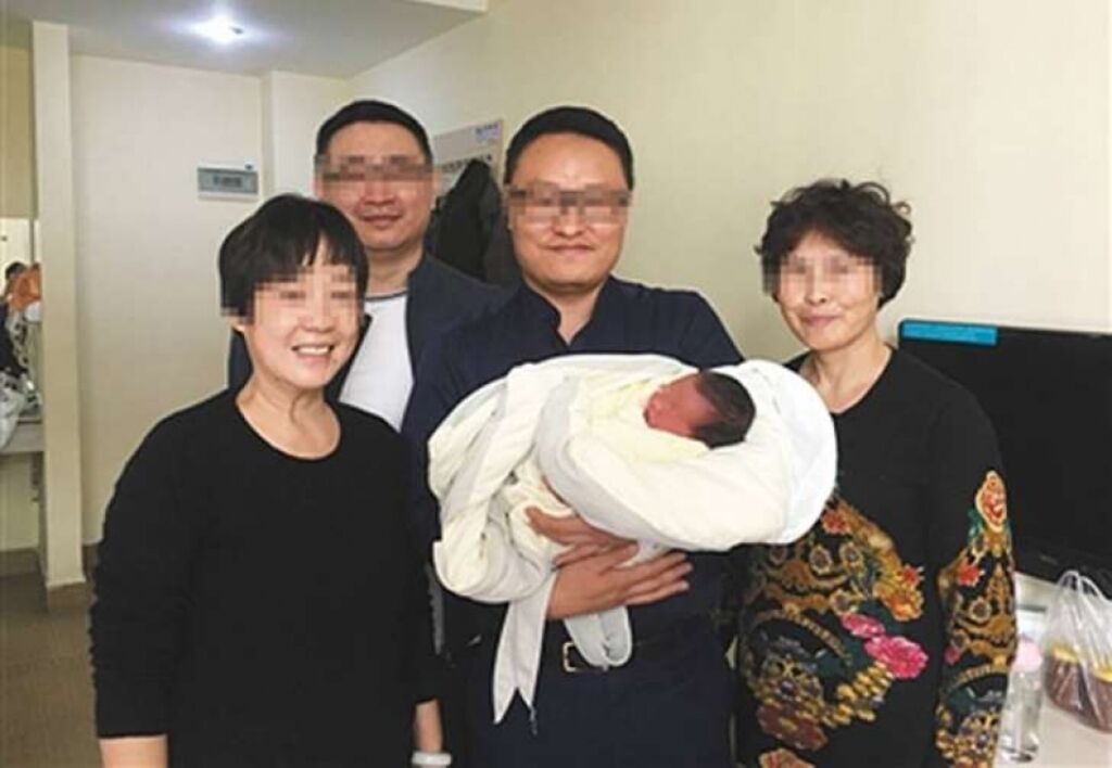 Bebê nasce quatro anos depois da morte dos pais