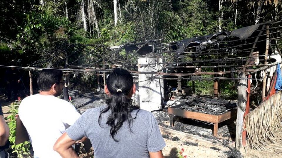 Casal é morto com tiros na cabeça e tem corpos queimados