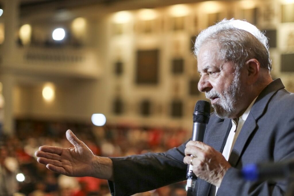 “Decisão de prender Lula é explosiva”, diz New York Times