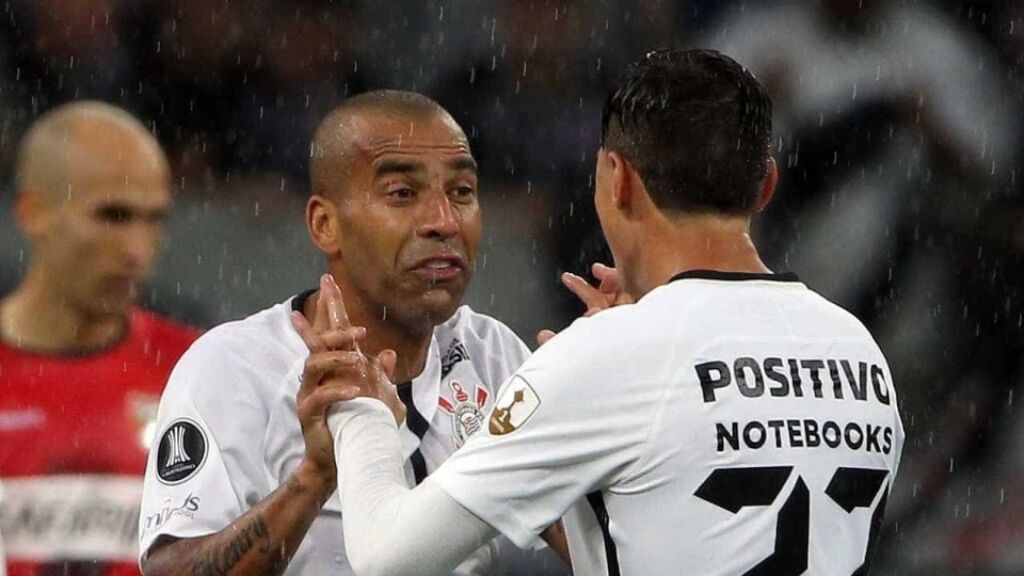 Dois times brasileiros entram em campo pela Libertadores nesta quarta