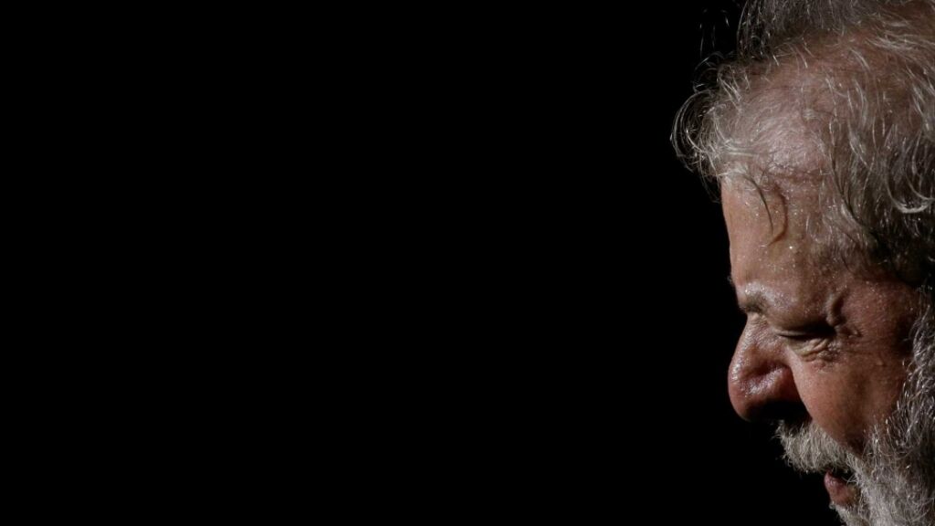Fim das negociações: Lula decide se entregar após missa