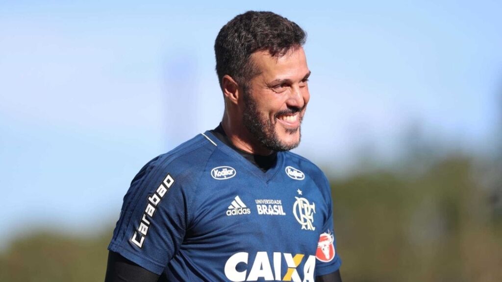 Flamengo confirma data e jogo de despedida de Julio Cesar