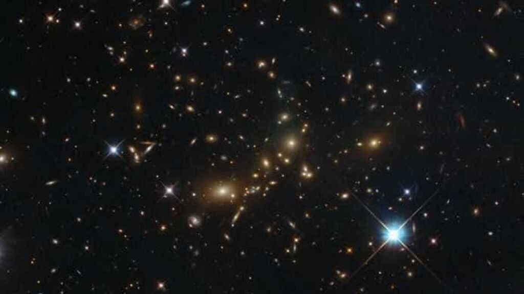 Hubble captura um dos maiores objetos celestes no Universo