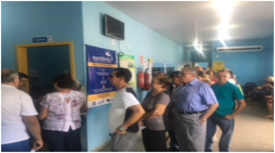 Idosos lotam unidade de saúde no primeiro dia de vacinação contra gripe
