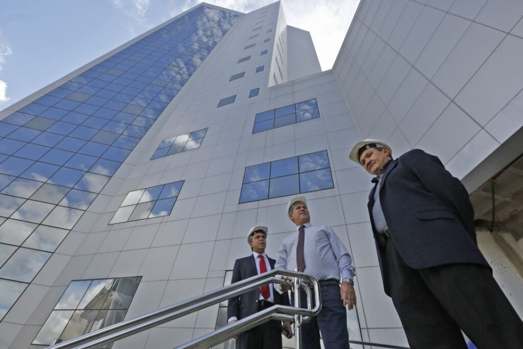 Maurão de Carvalho apresenta obras da nova Assembleia a conselheiros do TCE