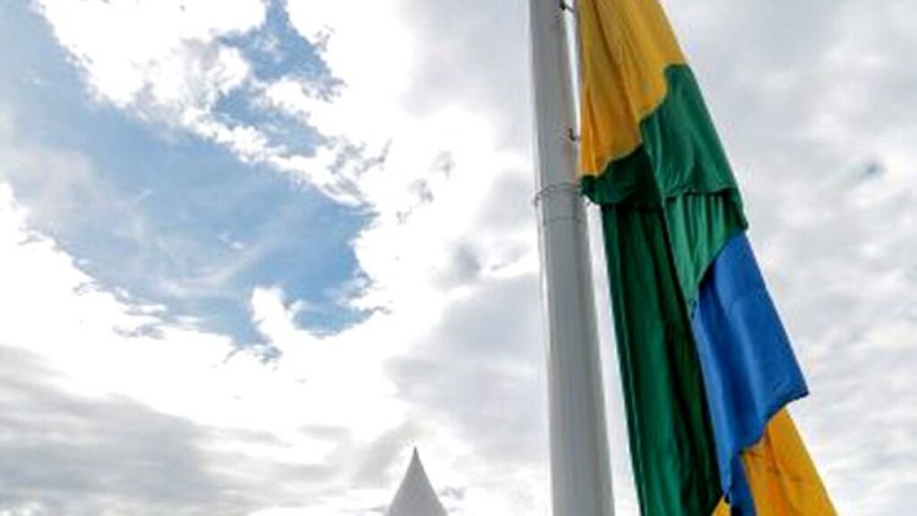 Monumento com a bandeira de Rondônia é inaugurado no Trevo do Roque