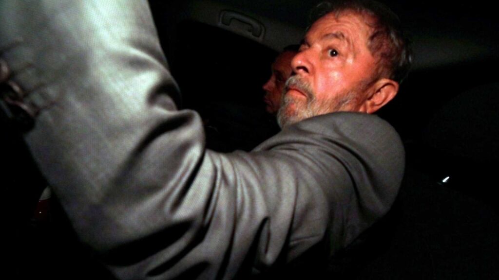 URGENTE: Moro determina prisão de Lula