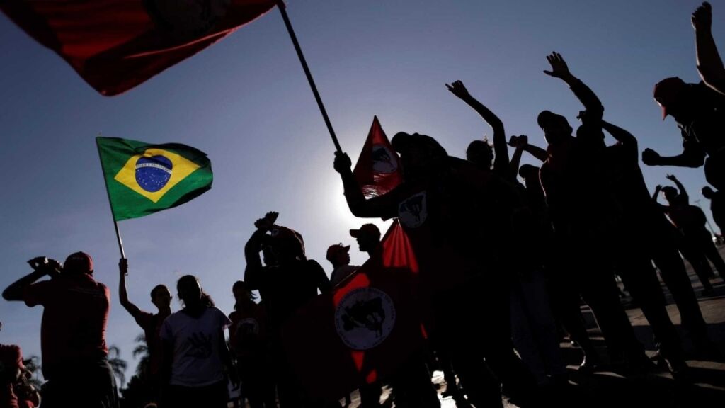 MST promete 'ocupar todos os prédios públicos' e 'tocar fogo na Globo'