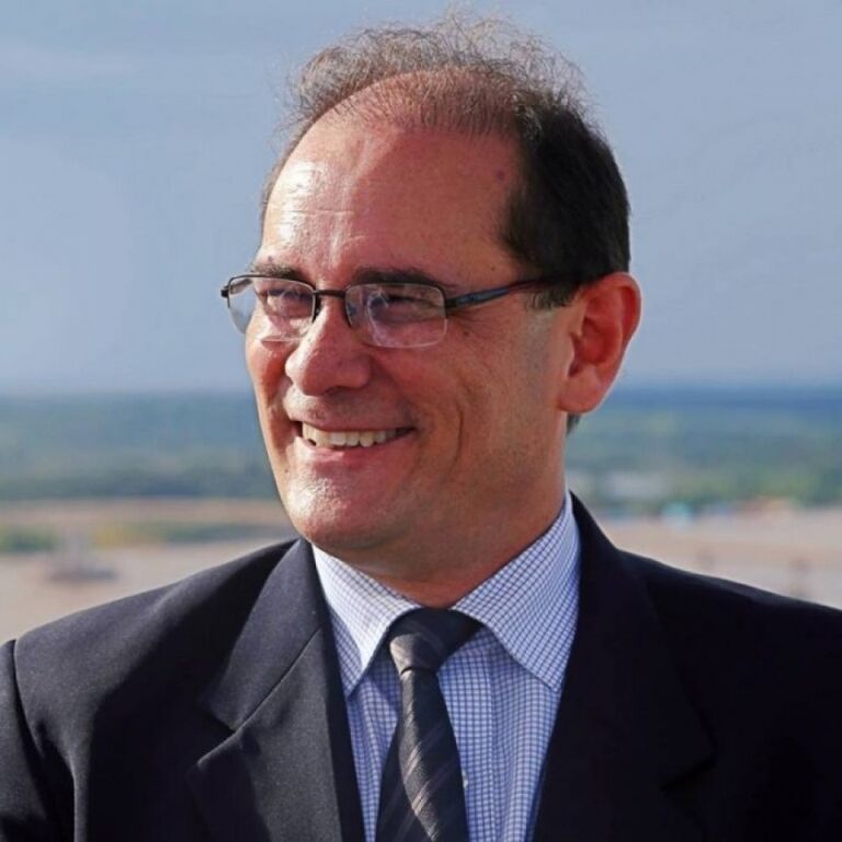 Novo governador exonera todo os auxiliares diretos de Confúcio Moura