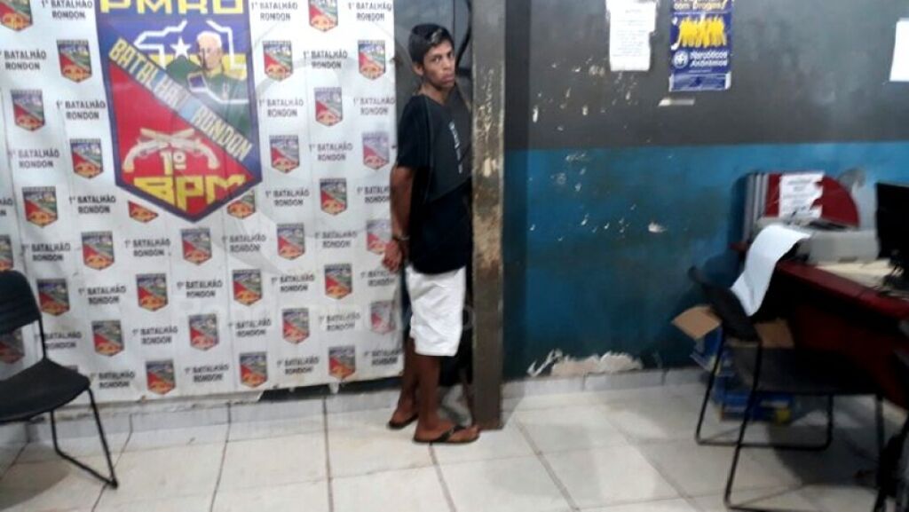 Suspeito é detido e espancado por populares após roubar comércio de camarão