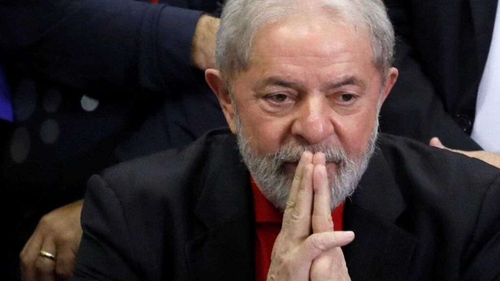 Termina prazo para Lula se apresentar à Polícia Federal em Curitiba