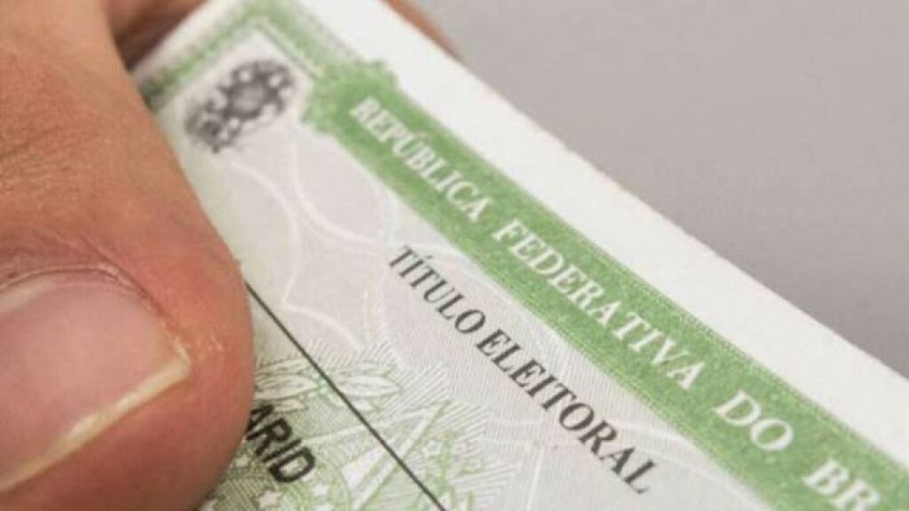Transexuais e travestis podem incluir nome social no título de eleitor, diz TSE