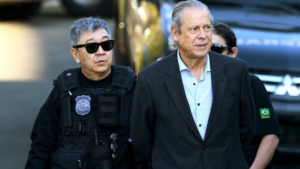 TRF-4 nega recurso e mantém pena de Dirceu em mais de 30 anos