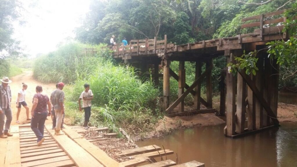 Um fio de esperança pela ponte dorio Canaã