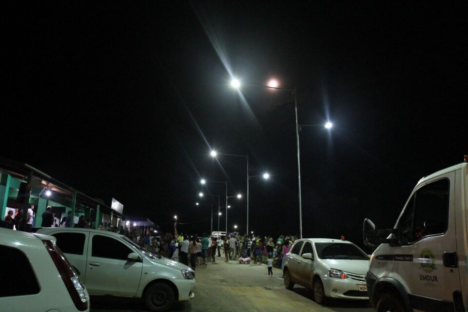 Vila Dnit recebe iluminação após quatro anos de reivindicações dos moradores