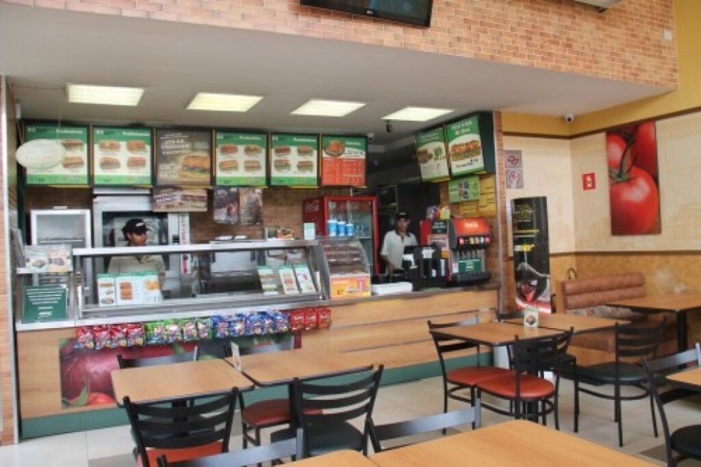 É também lugar bom para comer e beber fora do centro e shopping