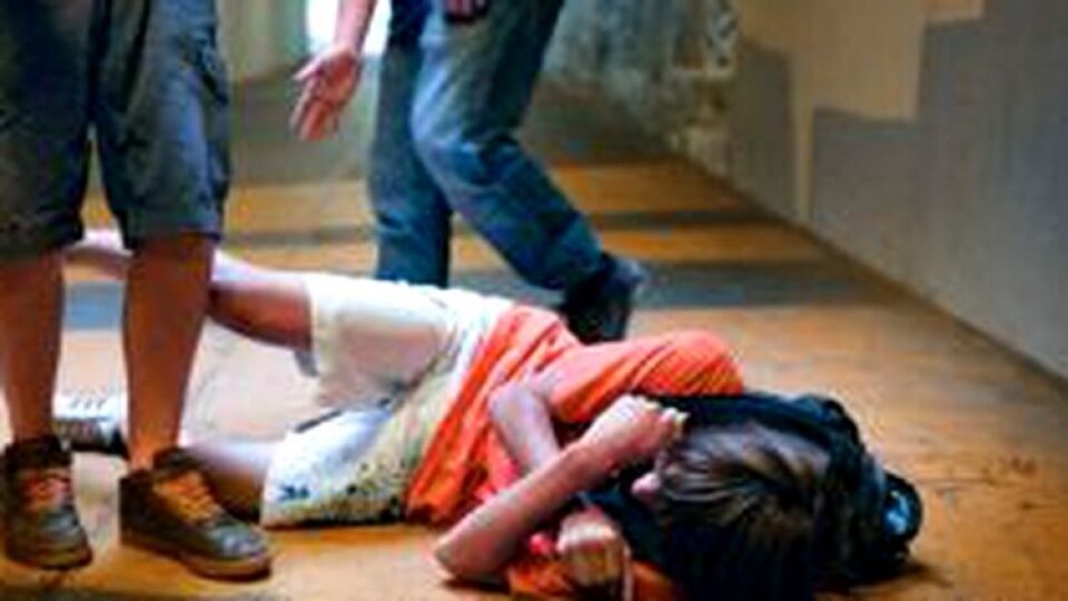 Aluno é desmaiado a pancadas por trio em frente a escola no Centro