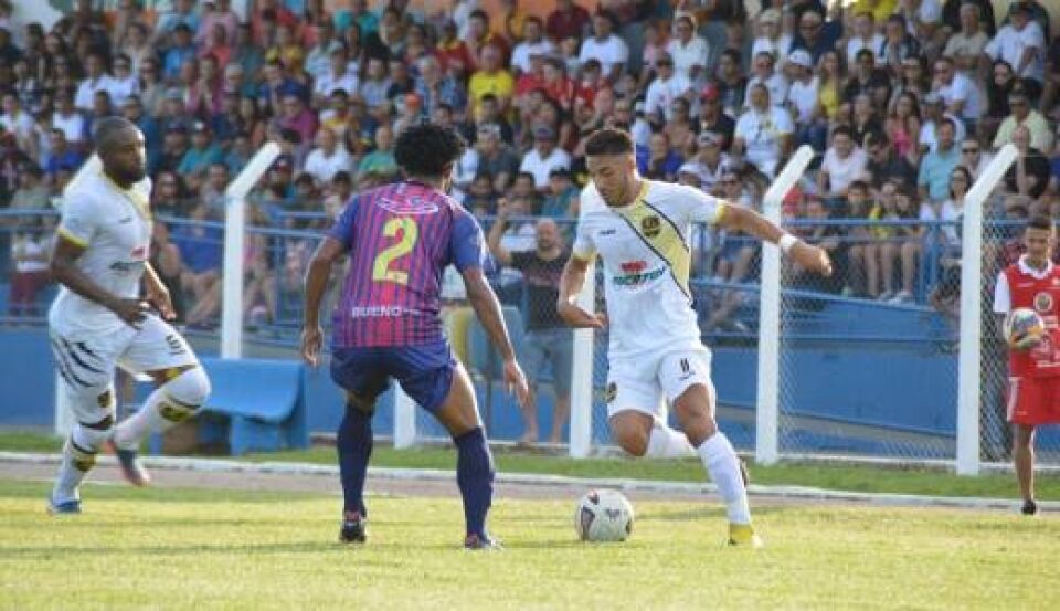 Barcelona vence o Vilhenense e fica a um empate da final