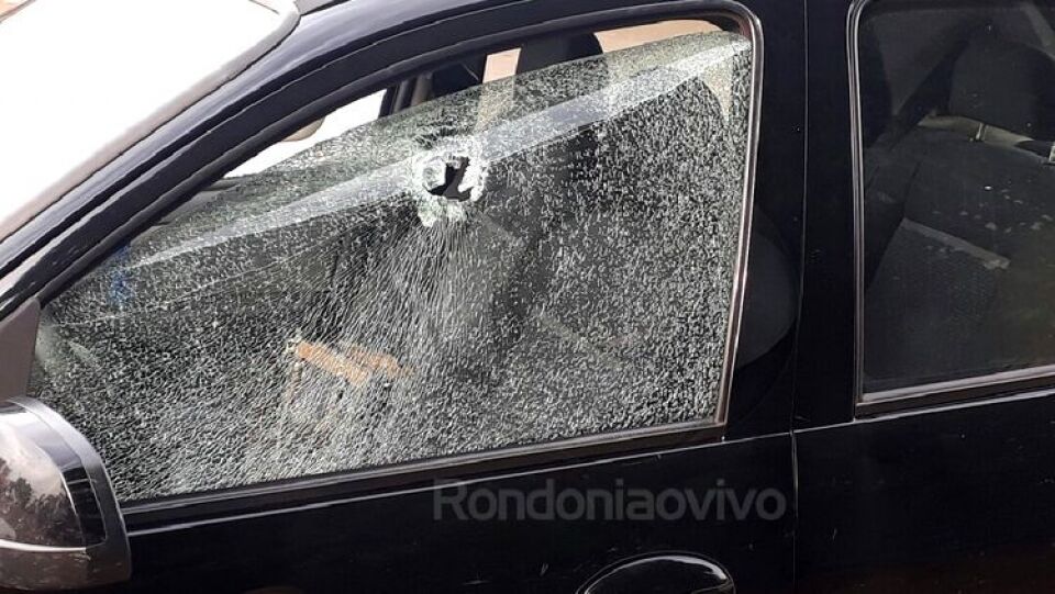 BALA PERDIDA: Acadêmica de direito tem carro alvejado a tiro em pleno trânsito de Porto Velho