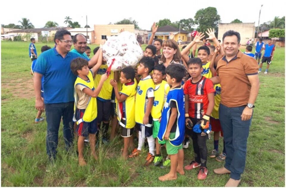 ESPORTE -Semes repõe material esportivo da Escola Santa Fé, no Jardim Santana