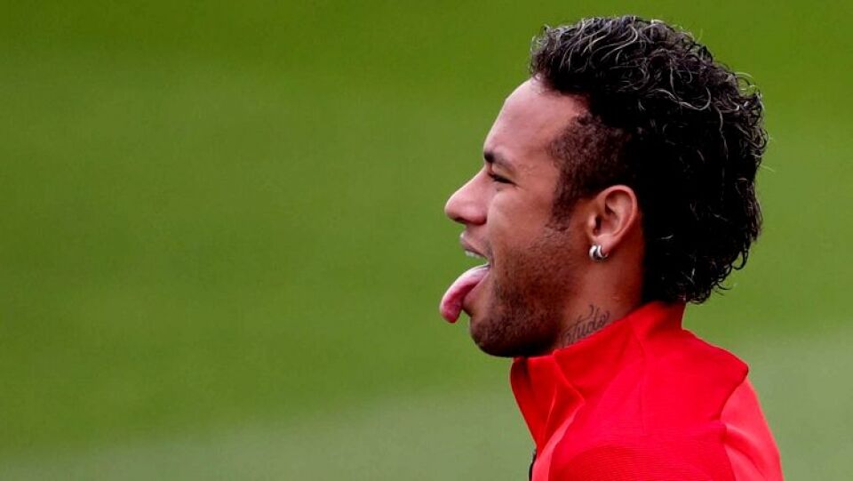 Medico autoriza Neymar treinar em campo