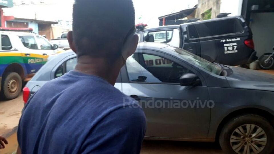 Surrado por populares após roubo no Centro, suspeito tenta agredir policiais na DP