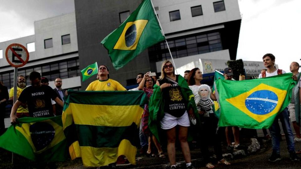 Brasil lidera ranking de países com menor confiança em políticos