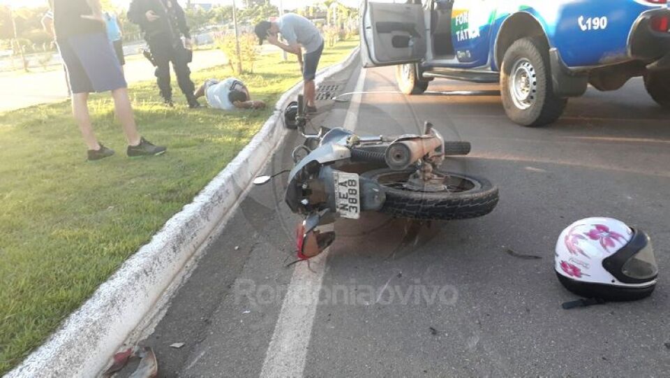 Motociclista tem perna dilacerada em grave acidente no Espaço Alternativo