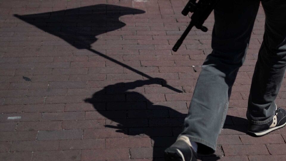 Escola secundária é alvo de tiroteio no Texas