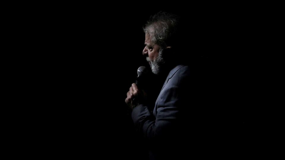 Ministros do TSE avaliam impugnar 'de ofício' candidatura de Lula