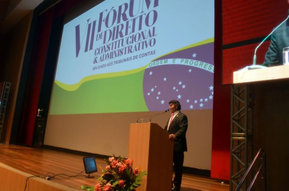 “Enquanto for presidente do TSE, candidato ficha suja não se registra”, diz ministro Fux durante evento do TCE-RO