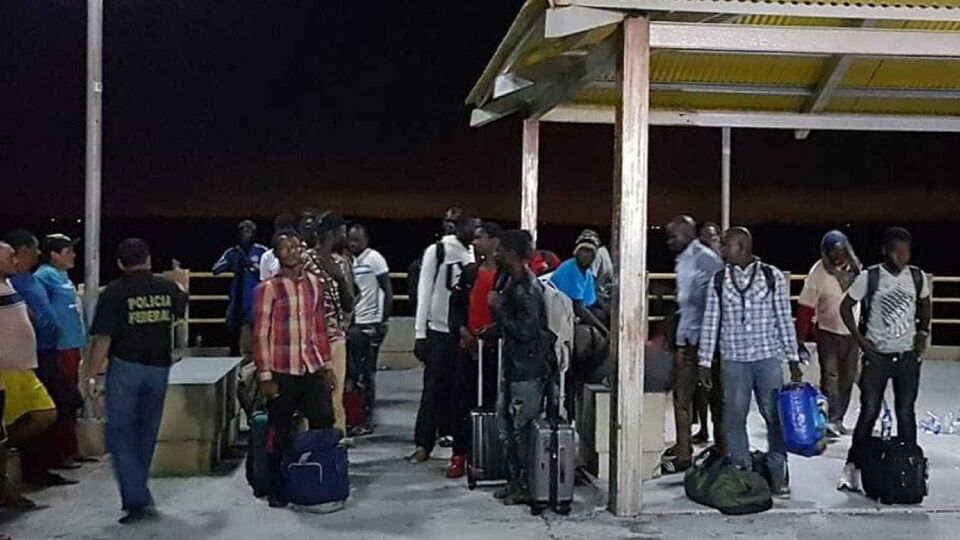 Imigrantes resgatados em barco no Maranhão estavam há 35 dias no mar