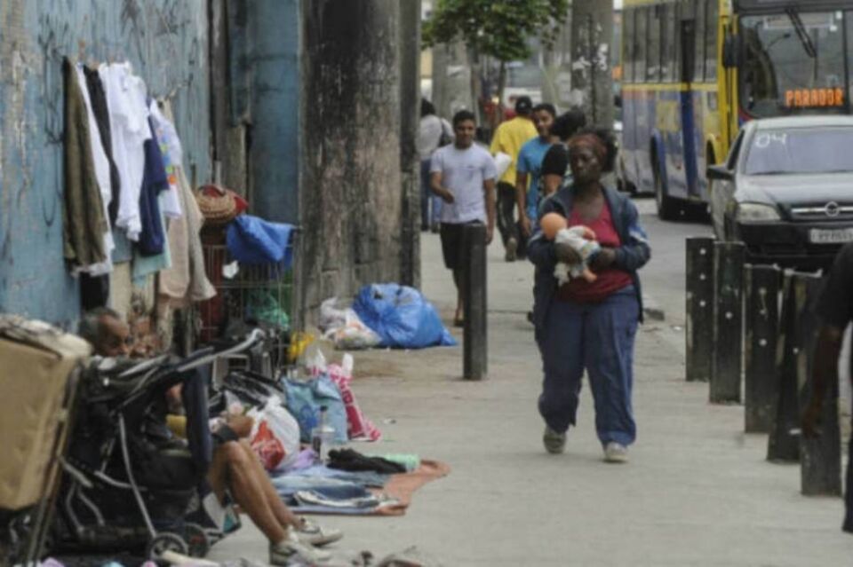 Rio triplica pobreza, de 143 mil para 480 mil em um ano