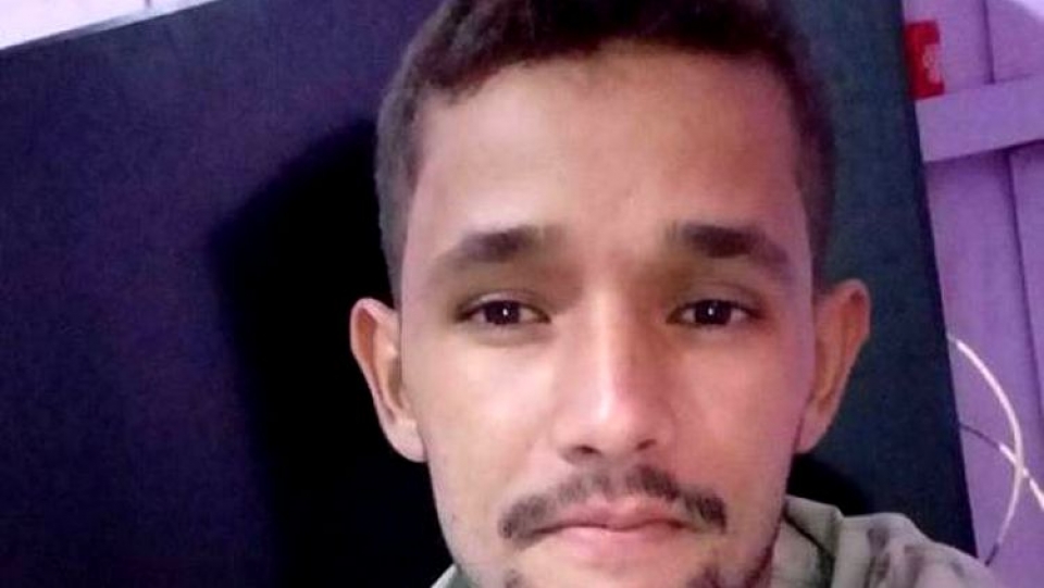 Acusado de matar cantor nega crime e promete se entregar à polícia