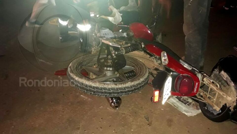 Motociclista sofre fratura exposta em violento acidente