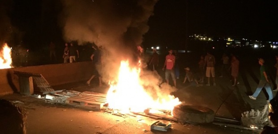 URGENTE: Manifestantes bloqueiam Av. Jorge Teixeira com BR-364