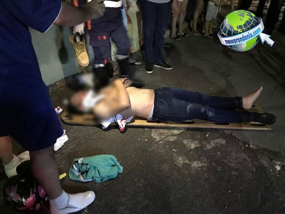 Motociclista invade preferencial e é lançado em calçada ser atingido por carro