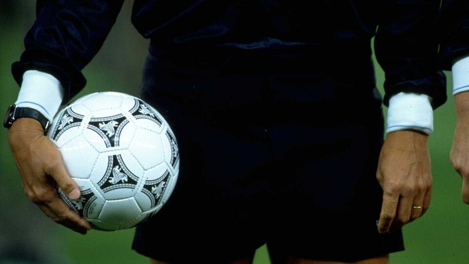 Ex-árbitro brasileiro que apitou Copa do Mundo implanta chip no cérebro