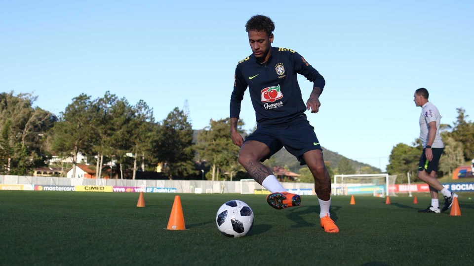 Preparador diz não saber como Neymar estará para a estreia na Copa