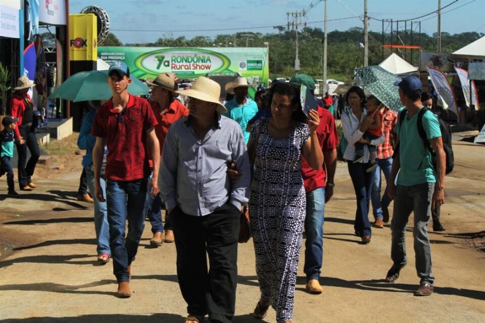 7ª Rondônia Rural Show é aberta em Ji-Paraná; governador propõe debate sobre alternativas de transporte