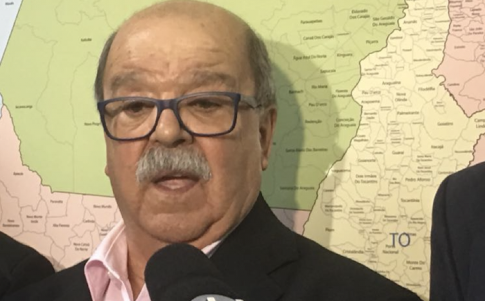 Bloqueio de caminhões só acaba depois de sanção de lei que zera PIS/Cofins Caminhoneiros seguem irredutíveis