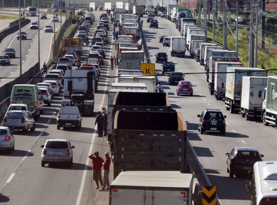AGU já conseguiu 19 liminares para desbloquear rodovias federais