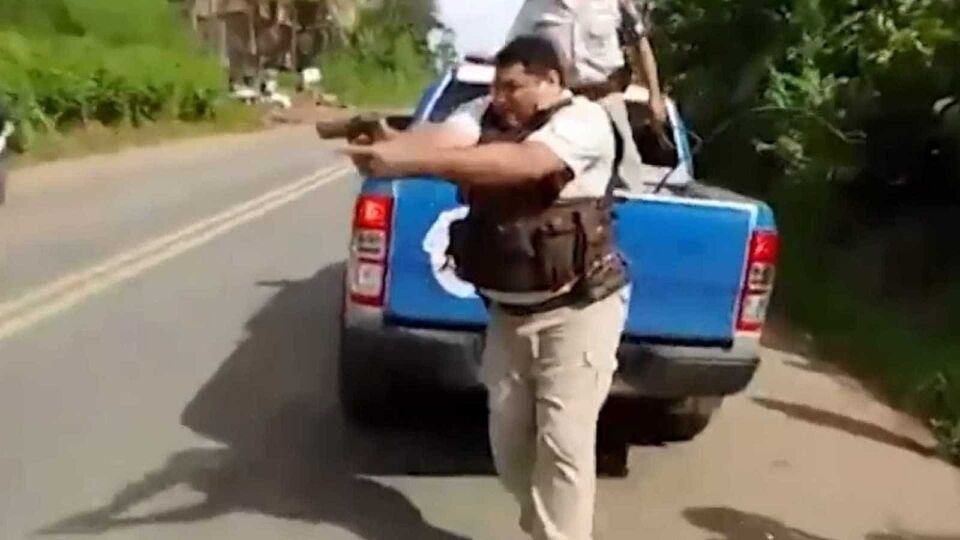Policial atira em meio a protesto de caminhoneiros na Bahia