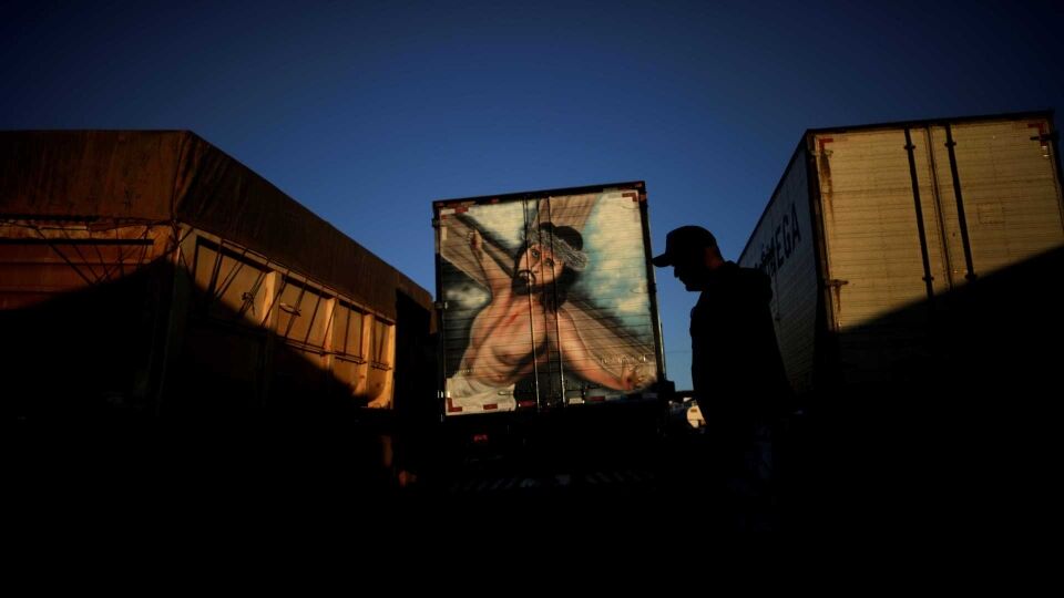 Governo publica decreto que autoriza Forças Armadas a desobstruir vias