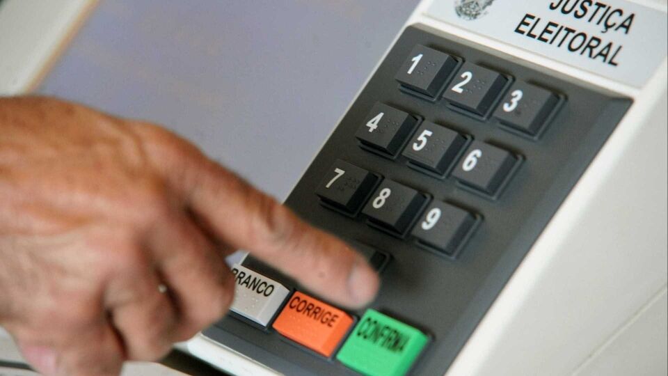 Justiça eleitoral diz que eliminou fragilidade das urnas eletrônicas