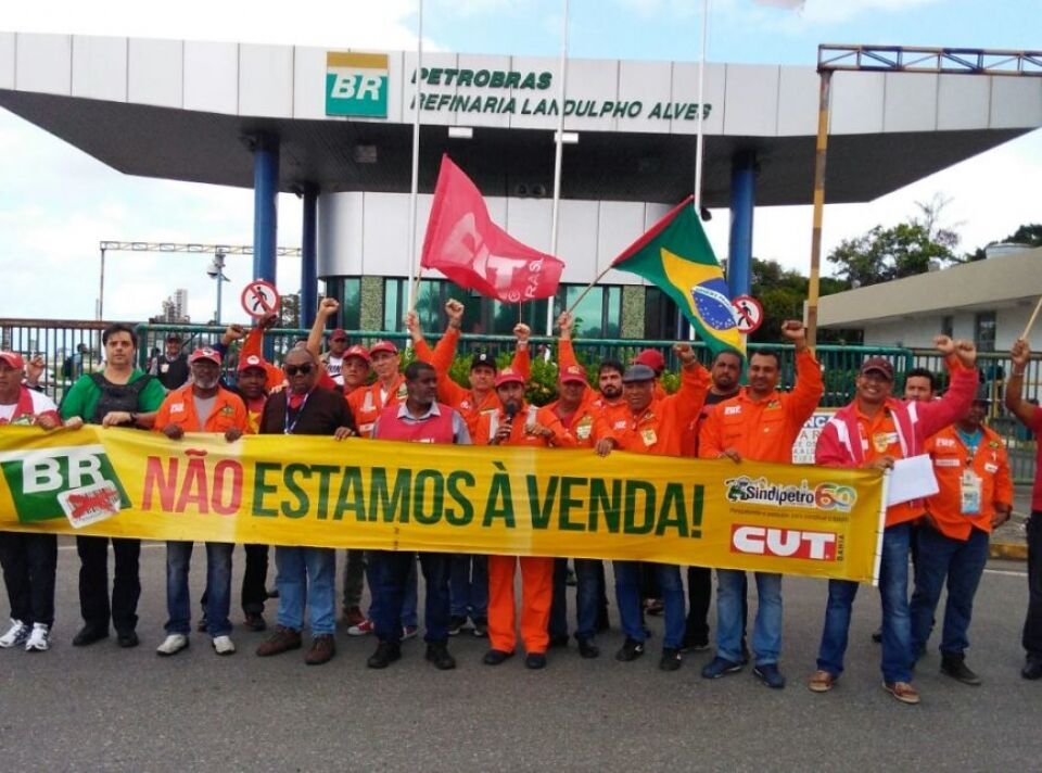 Petroleiros anunciam greve de 72 horas a partir de 4ª feira